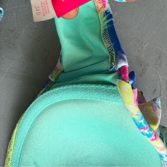 Victoria’s Secret Bikini 34D top, large bottom - Picture 4 of 4